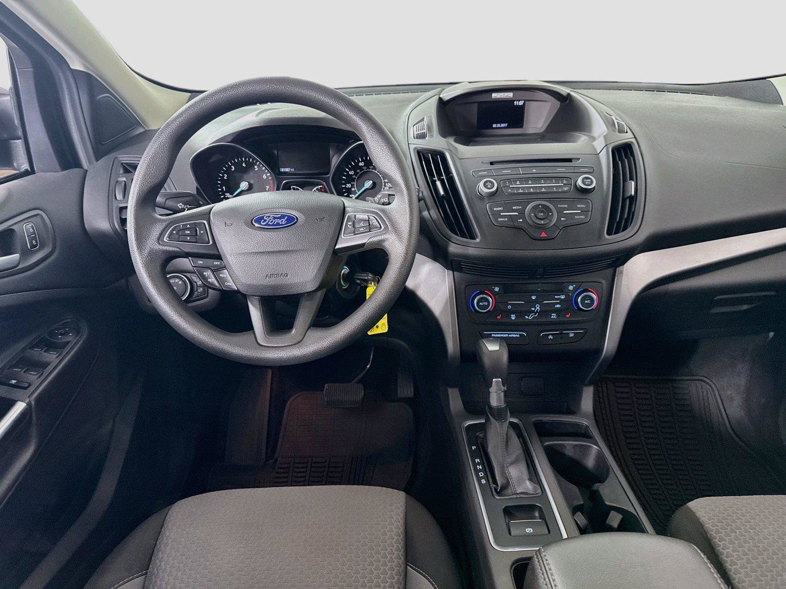Used 2017 Ford Escape SE w/ SE Cold Weather Package AWD/4WD image 2