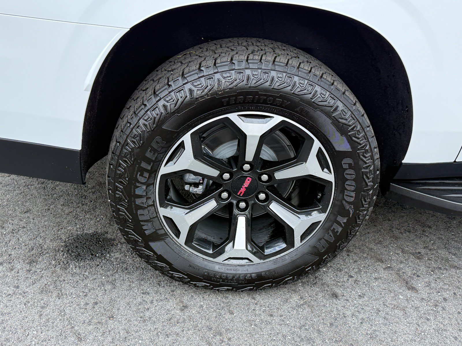 New 2026 GMC Yukon XL AT4 AWD/4WD image 11