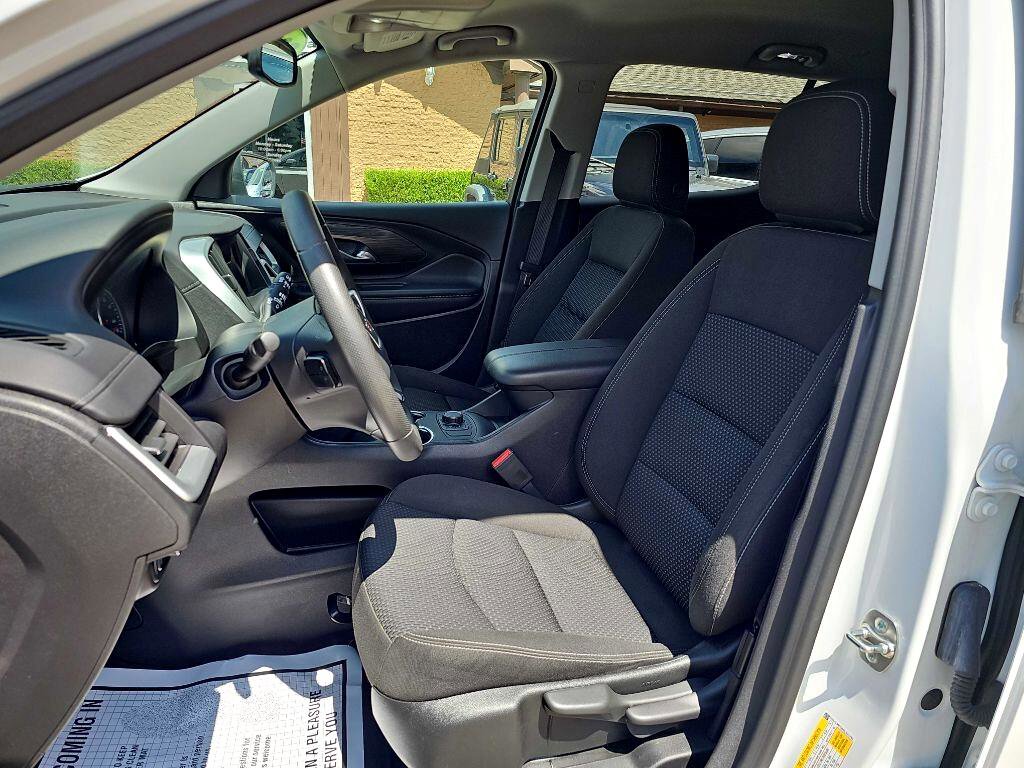 Used 2024 GMC Terrain SLE image 12