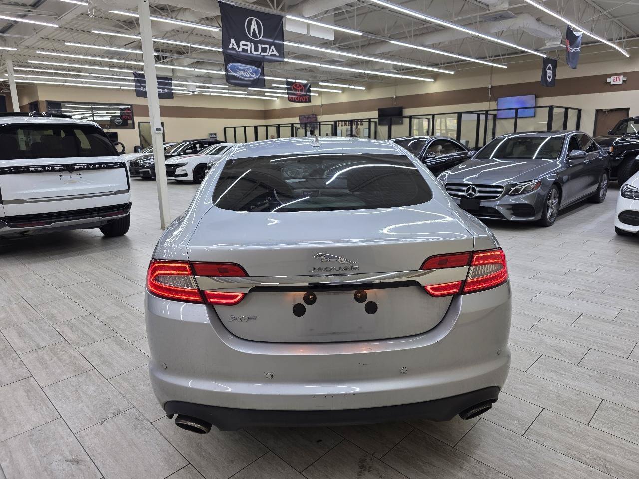 Used 2014 Jaguar XF RWD image 7