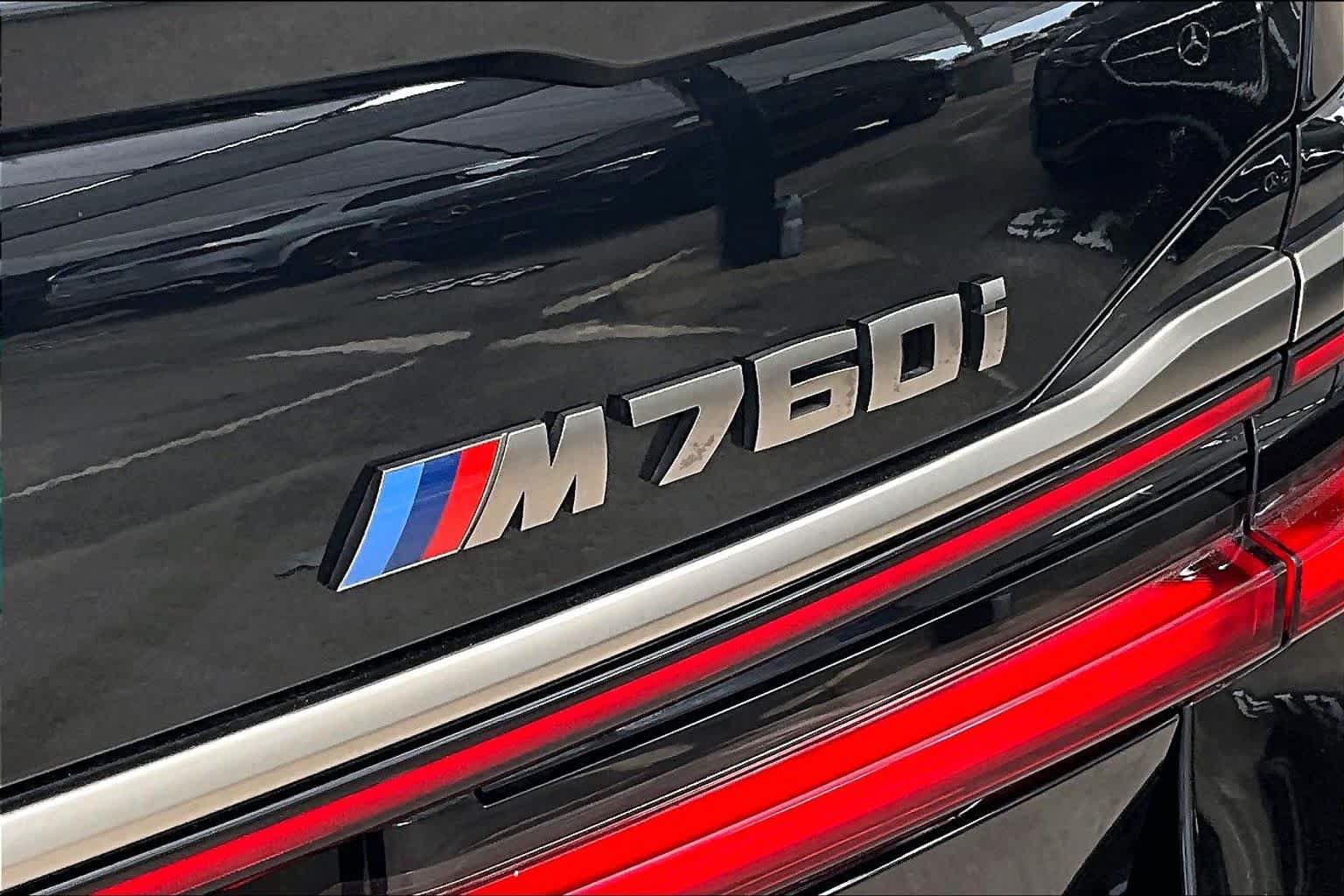 Used 2021 BMW M760i xDrive w/ Luxury Rear Seating Package AWD/4WD image 10