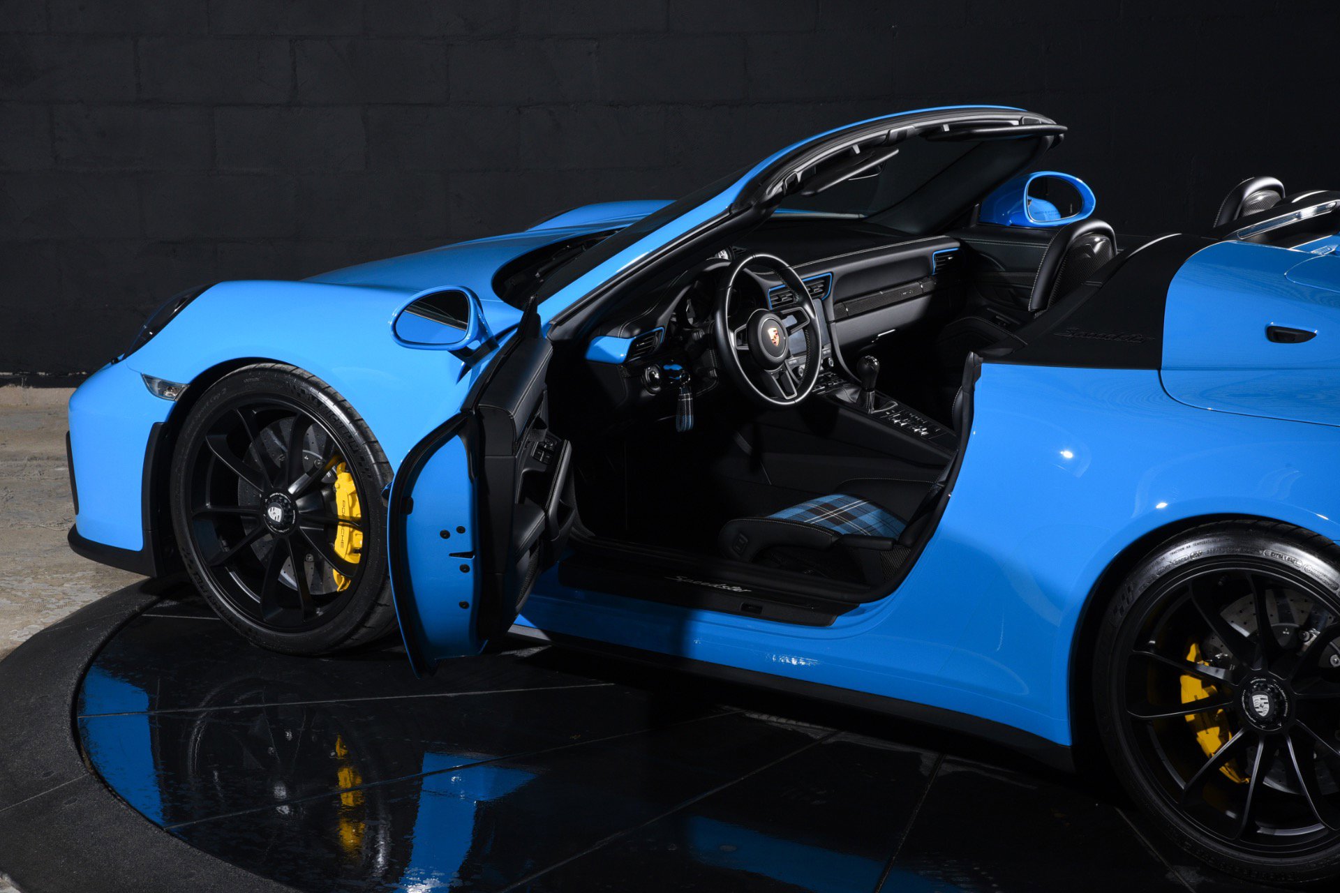 Used 2019 Porsche 911 Speedster RWD image 16