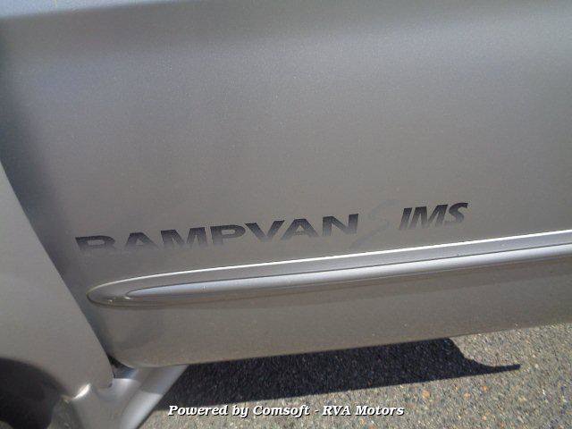 Used 2003 Chrysler Town & Country LX image 22