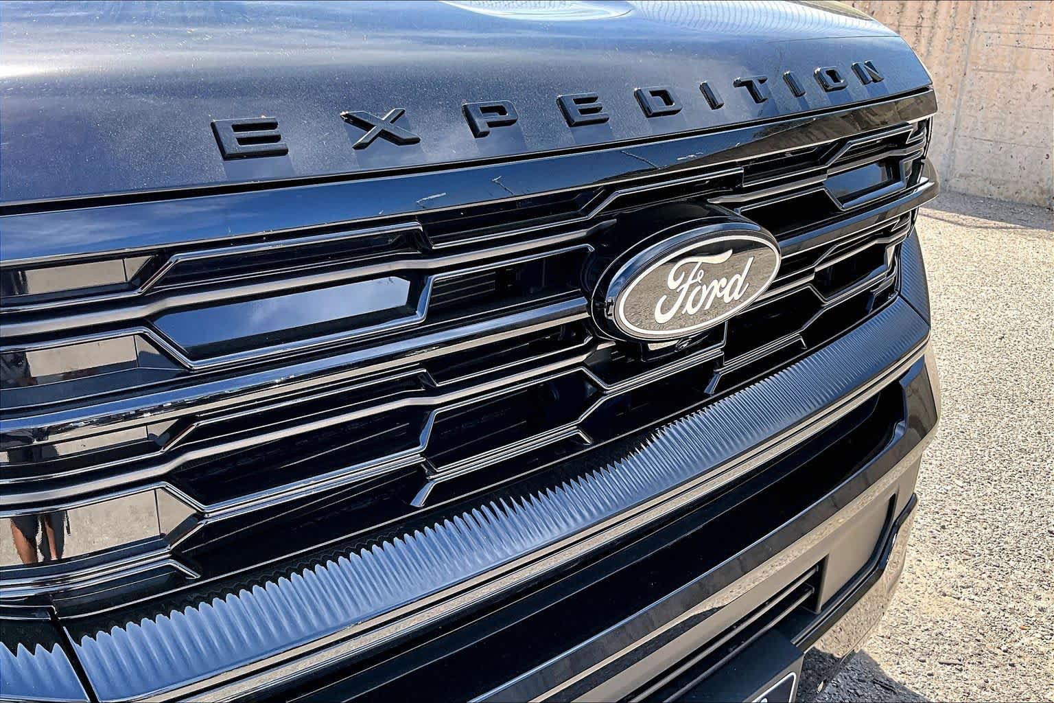 Certified 2025 Ford Expedition Platinum w/ Stealth Appearance Package image 30