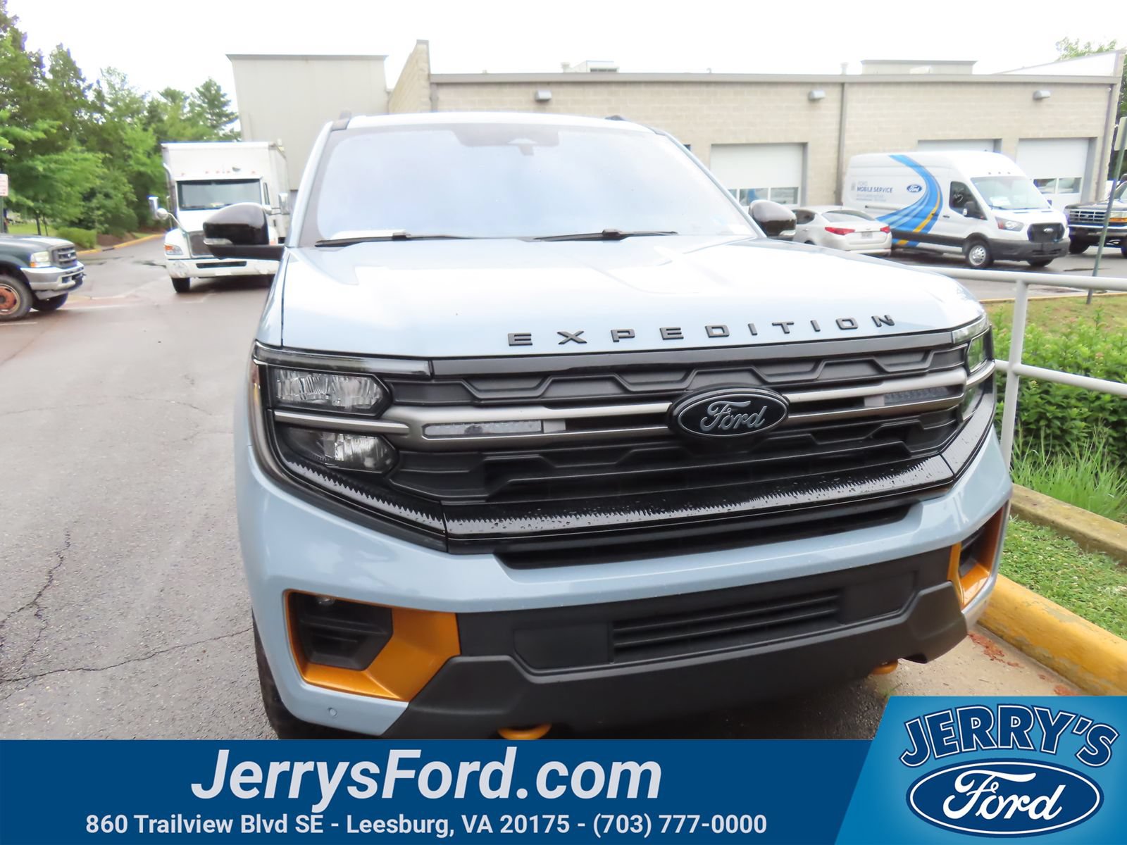 Used 2025 Ford Expedition Tremor AWD/4WD image 2