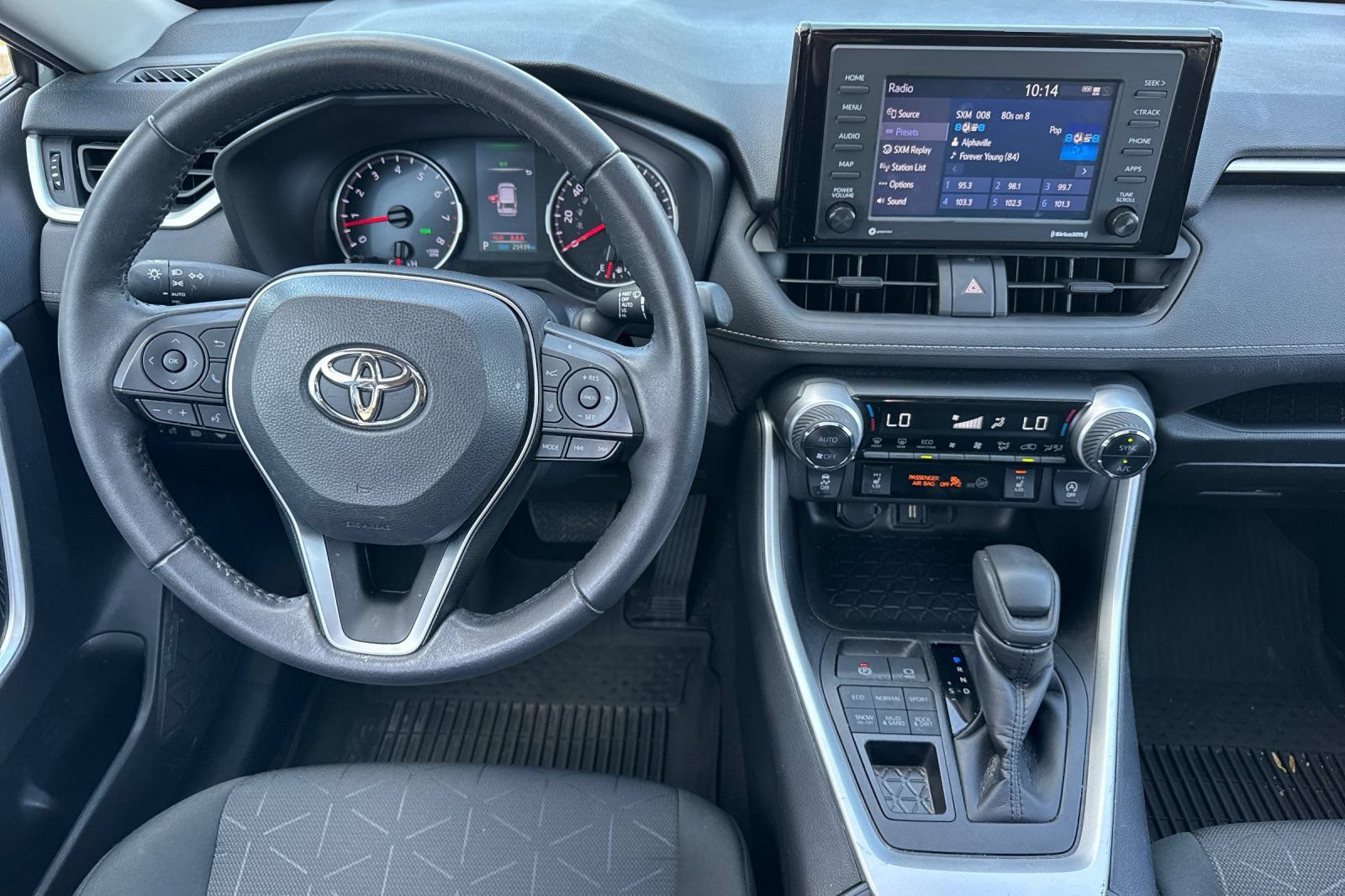 Used 2022 Toyota RAV4 XLE w/ Convenience Package AWD/4WD image 16