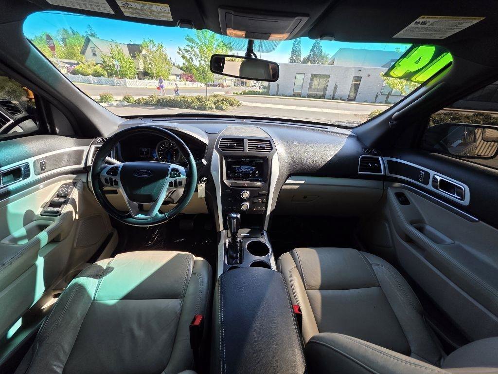 Used 2014 Ford Explorer XLT w/ Equipment Group 202A FWD image 13