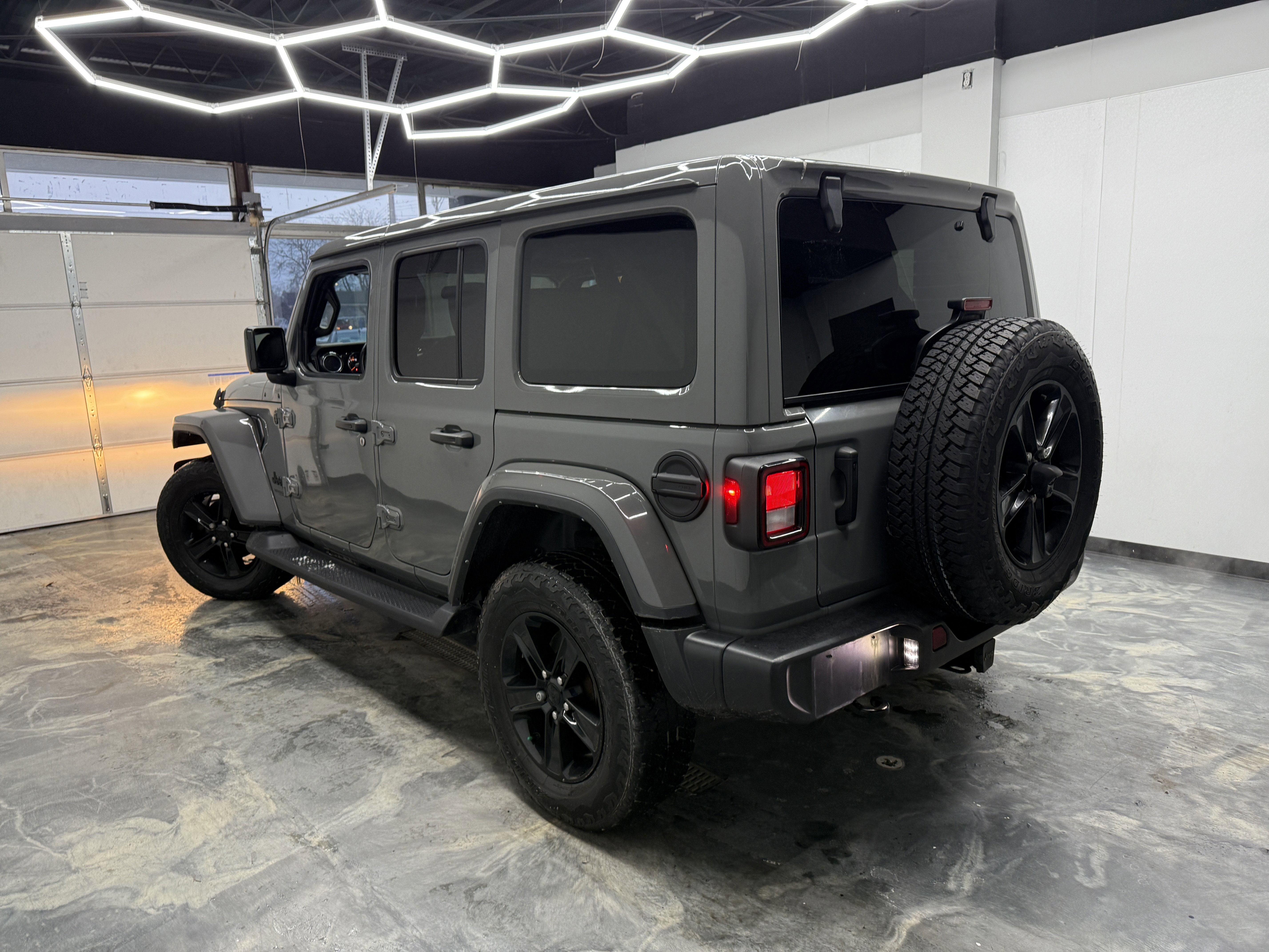 Used 2021 Jeep Wrangler Unlimited Sahara image 3