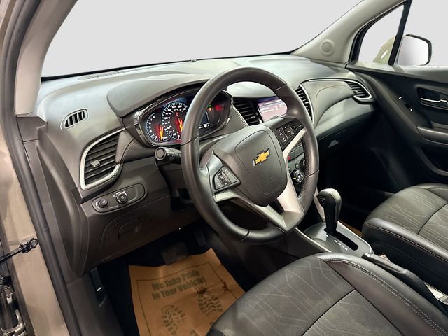 Used 2022 Chevrolet Trax LT w/ LT Convenience Package image 10