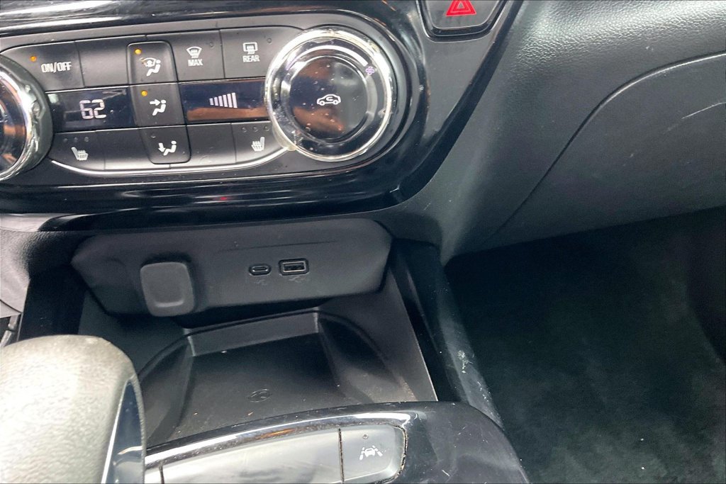 Used 2024 Chevrolet Trax RS w/ Sunroof Package FWD image 34