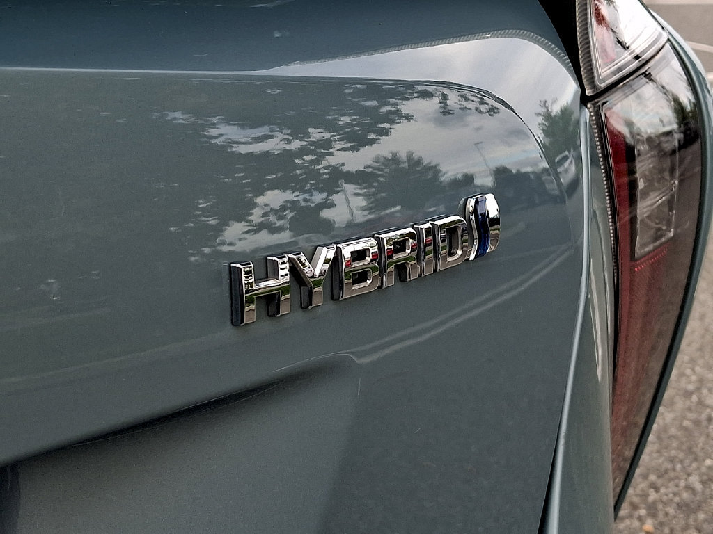 Used 2018 Toyota Prius Four w/ Advanced Technology Package FWD image 30