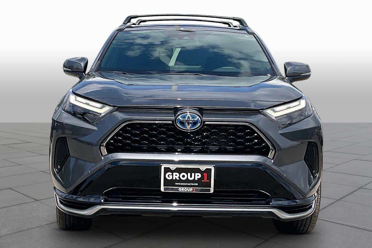 Used 2024 Toyota RAV4 SE w/ Weather & Moonroof Package AWD/4WD image 4