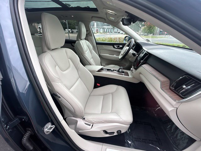 Used 2022 Volvo XC60 B5 Momentum w/ Climate Package AWD/4WD image 15