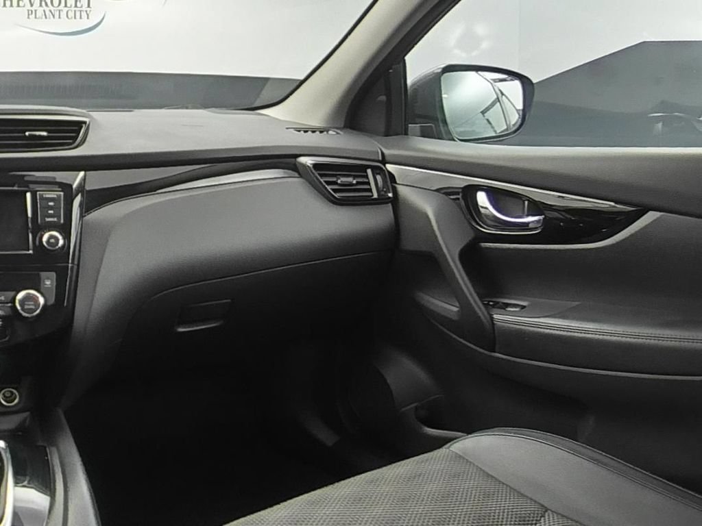 Used 2022 Nissan Rogue Sport SV w/ Technology Package FWD image 15