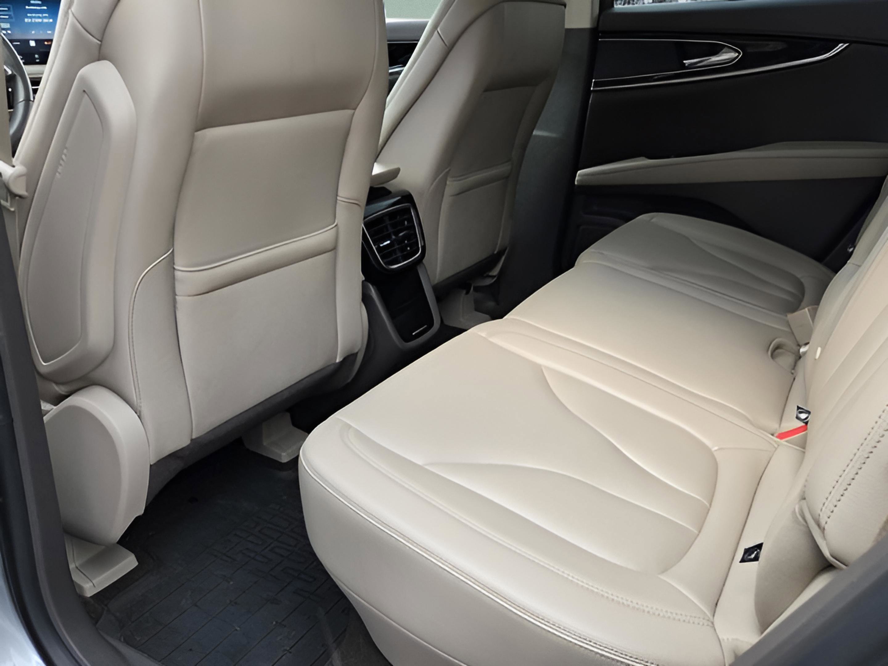 Used 2023 Lincoln Nautilus FWD w/ Premium Package image 28