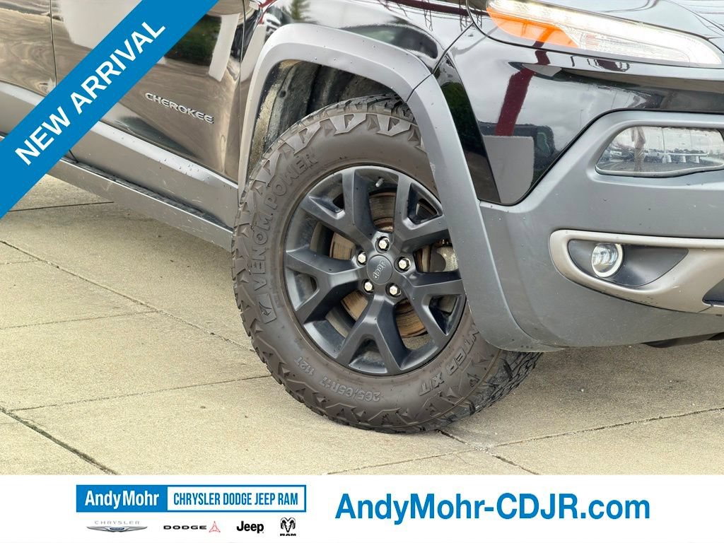 Used 2017 Jeep Cherokee Trailhawk AWD/4WD image 7
