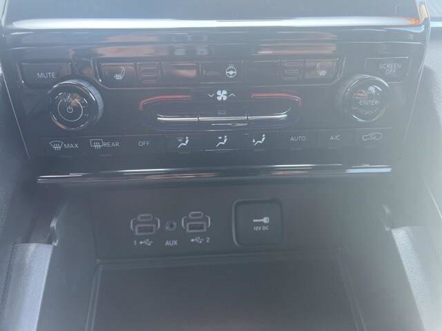 New 2025 Jeep Grand Cherokee Altitude image 10