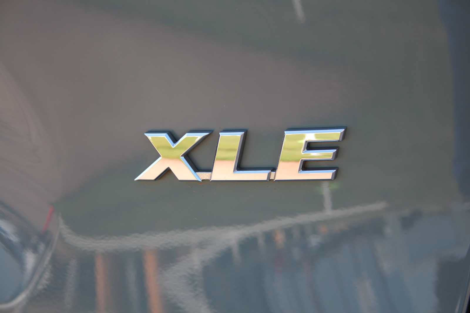 Used 2021 Toyota RAV4 XLE Premium FWD image 11