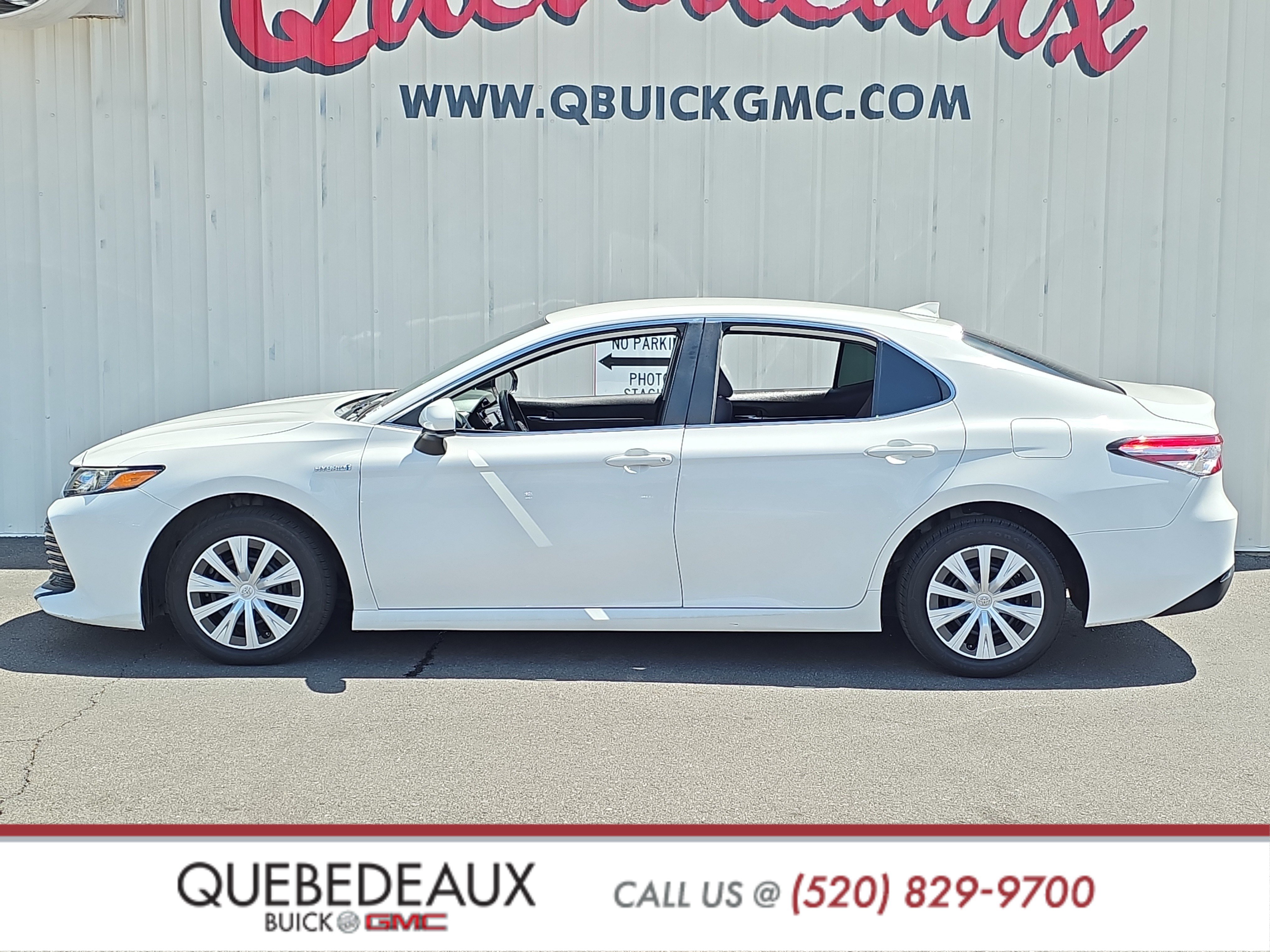 Used 2020 Toyota Camry LE FWD image 4