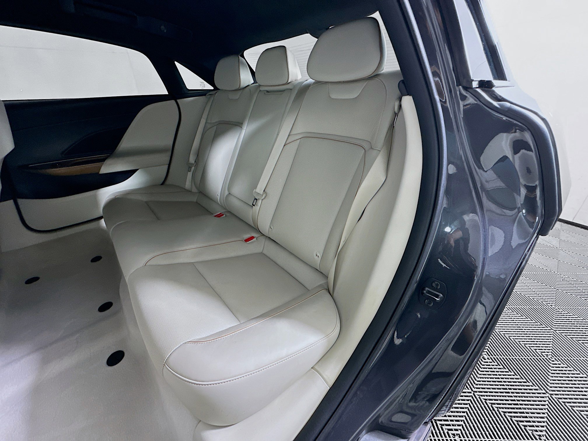 Used 2024 Lucid Air Touring image 25