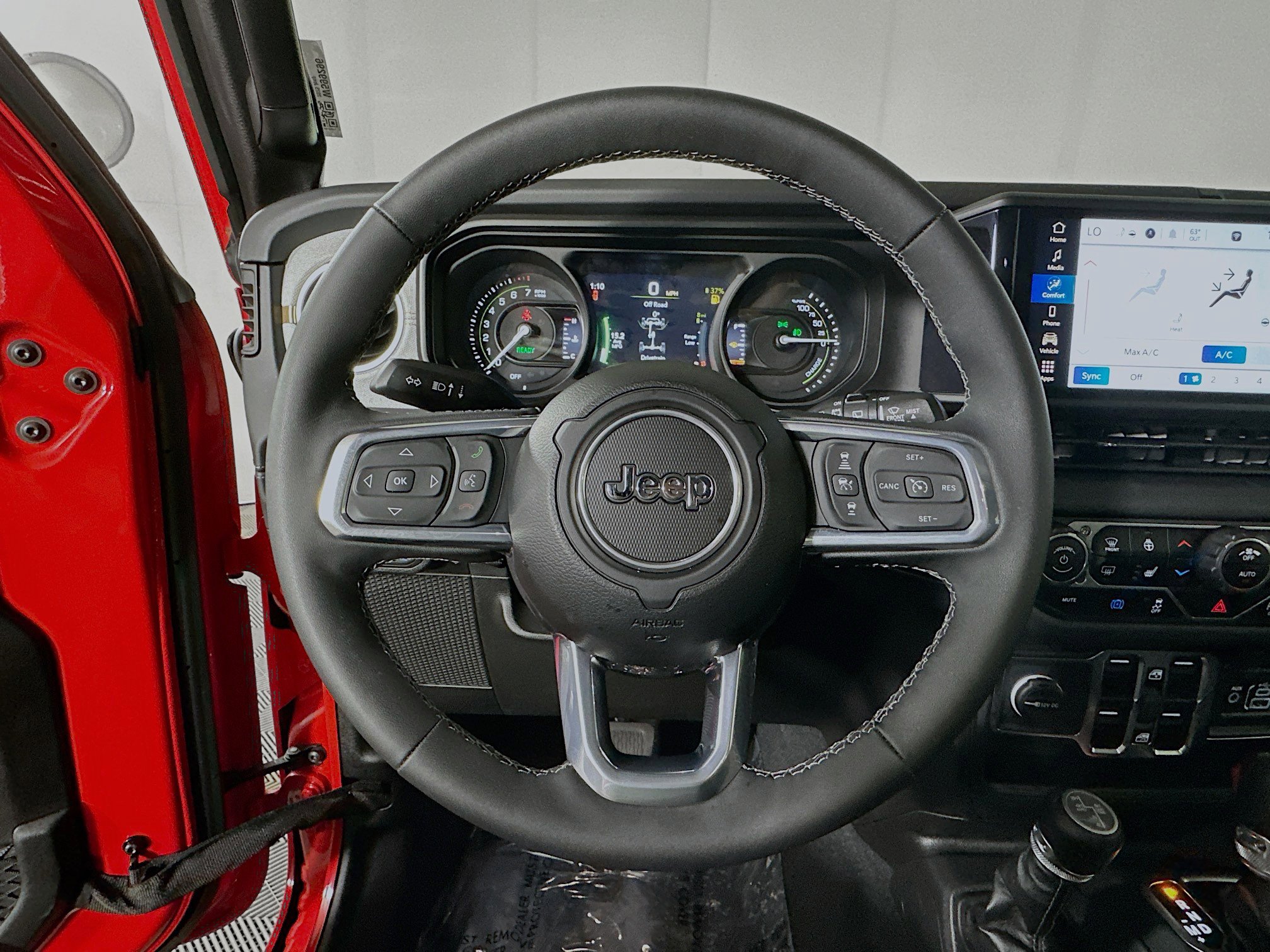 Used 2025 Jeep Wrangler Sahara w/ Safety Group image 15