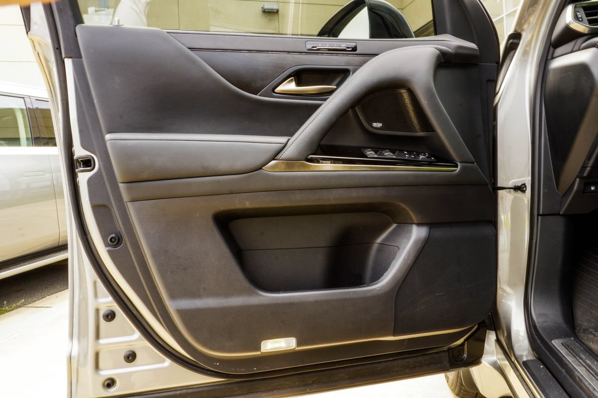 Used 2025 Lexus LX 700h Luxury w/ Appearance Package AWD/4WD image 37