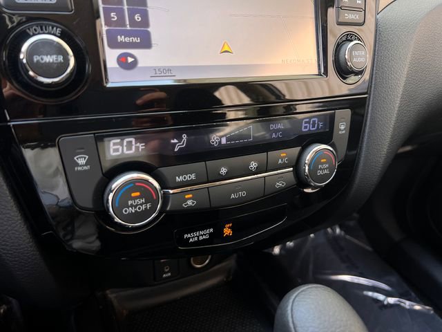 Used 2016 Nissan Rogue SV w/ SV Premium Package image 25