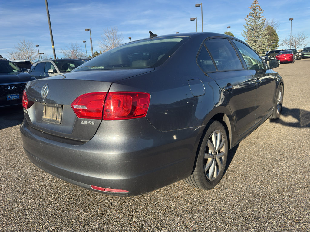 Used 2011 Volkswagen Jetta SE image 3