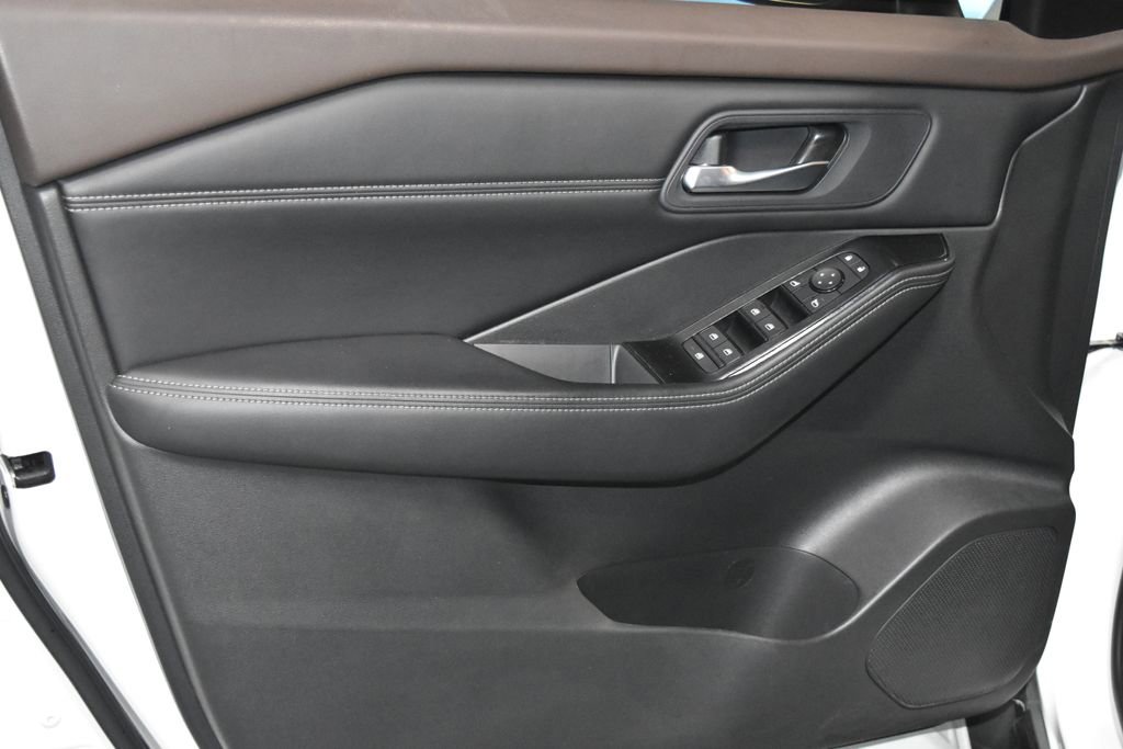 Certified 2023 Nissan Rogue SV w/ SV Premium B Package AWD/4WD image 4