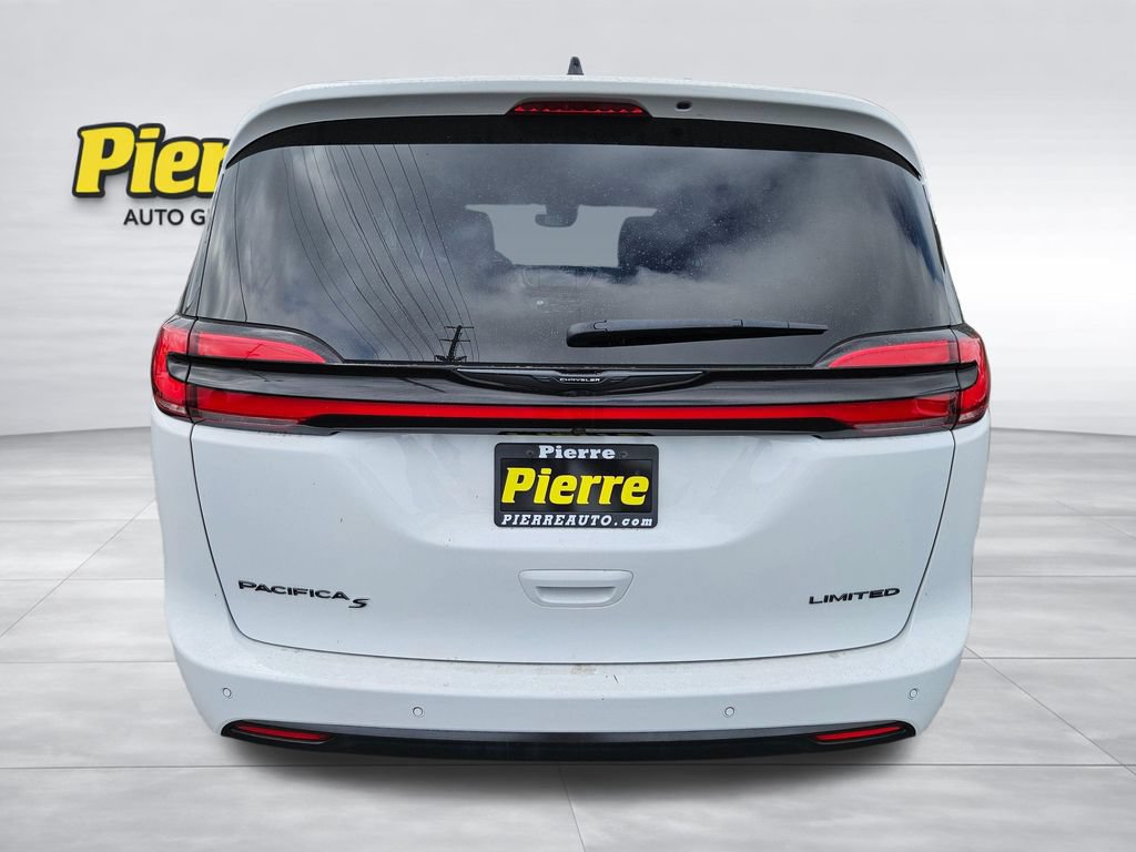 Used 2025 Chrysler Pacifica Limited FWD image 4