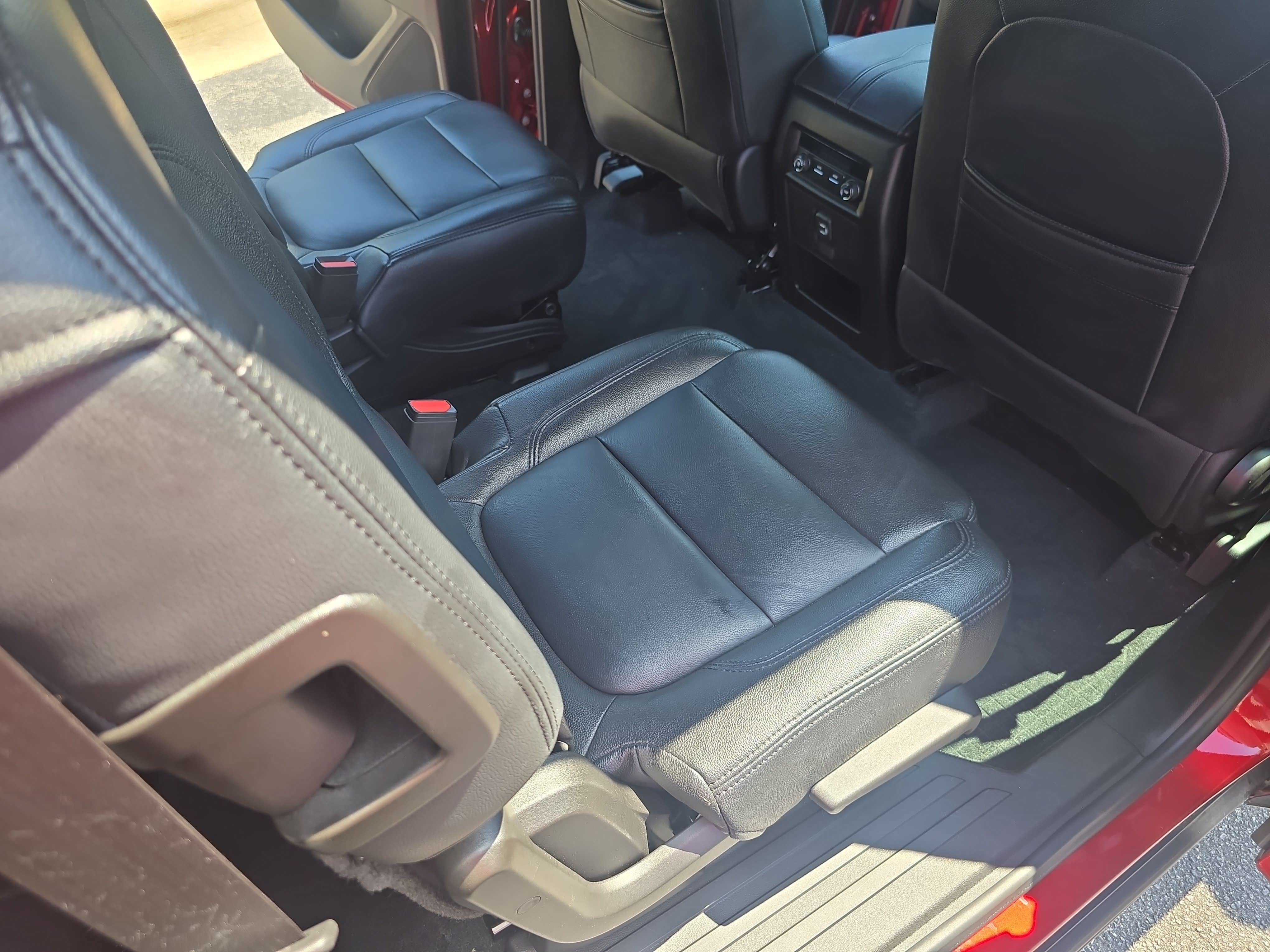 Used 2023 Chevrolet Traverse LT FWD image 11