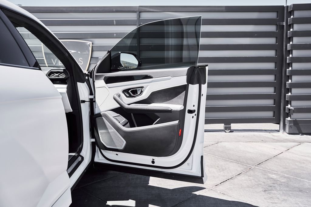 Used 2019 Lamborghini Urus AWD/4WD image 26