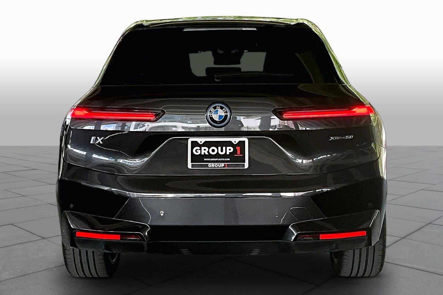 Used 2024 BMW iX xDrive50 w/ Premium Package AWD/4WD image 4