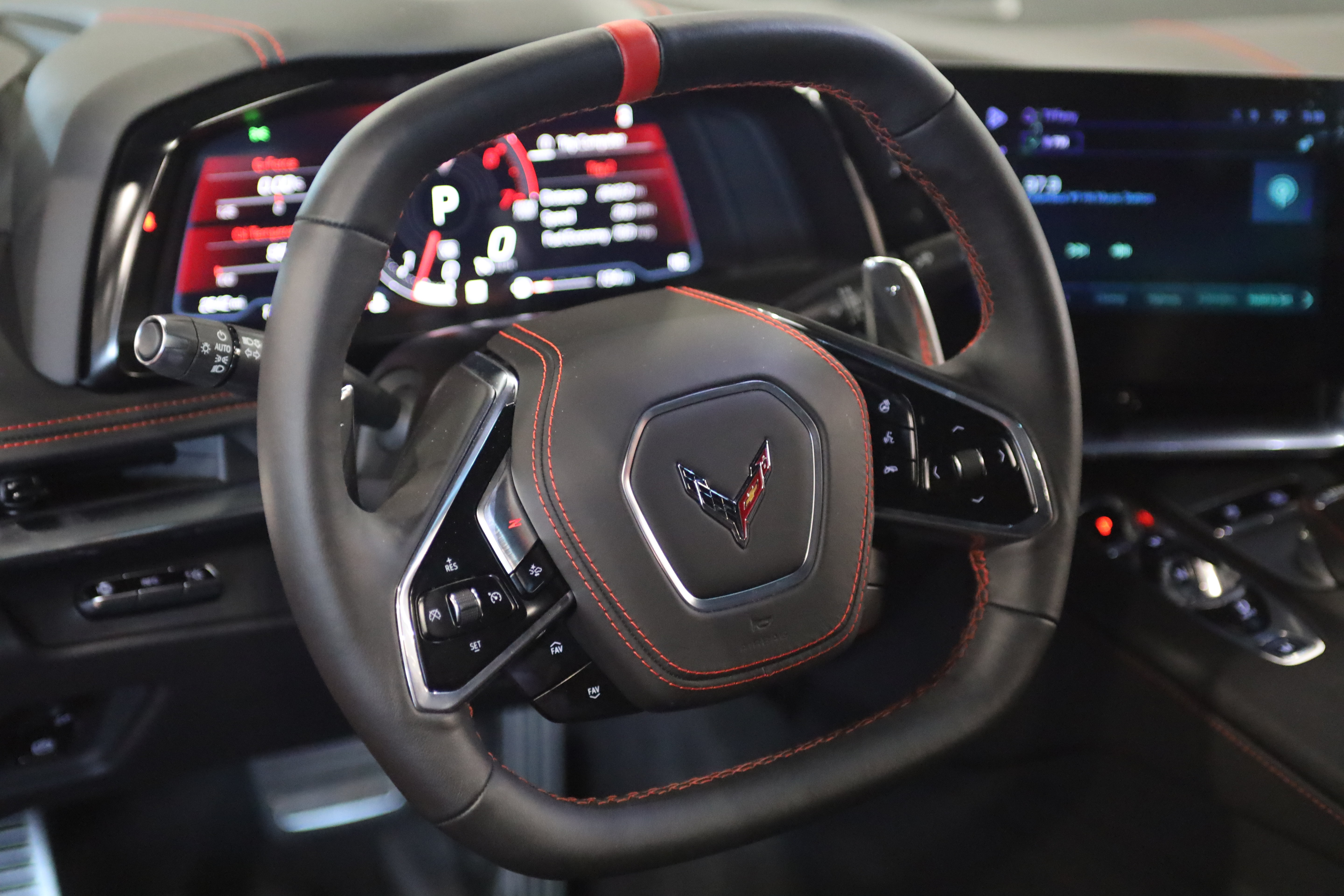 Used 2024 Chevrolet Corvette Stingray Premium Cpe w/ Z51 Performance Package RWD image 28