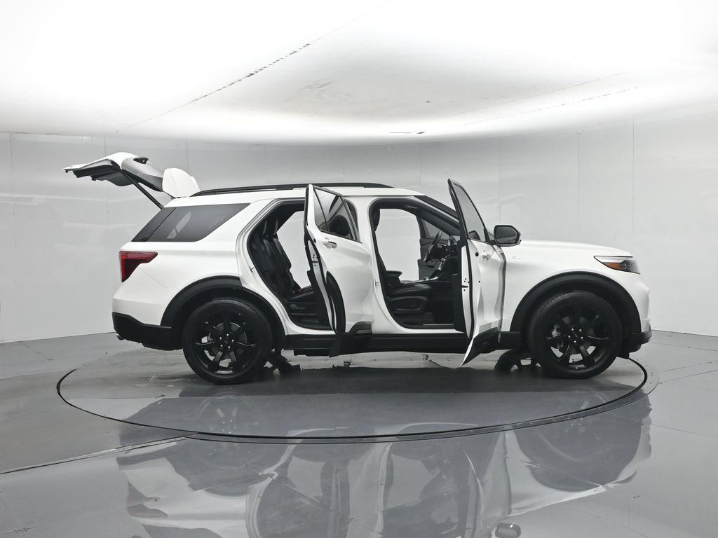 Certified 2024 Ford Explorer ST-Line w/ Class IV Trailer Tow Package RWD image 5