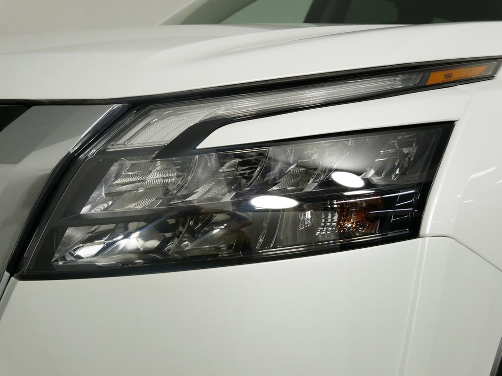New 2025 Nissan Pathfinder Platinum image 14