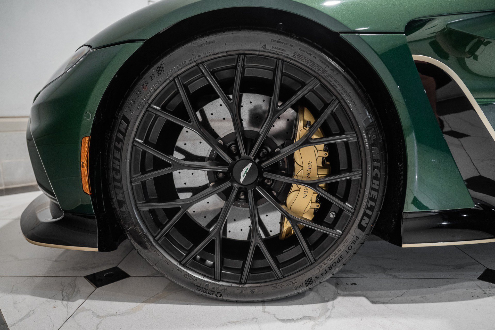 Used 2023 Aston Martin V12 Vantage Roadster RWD image 4