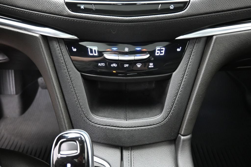 Used 2025 Cadillac XT6 Luxury FWD image 28