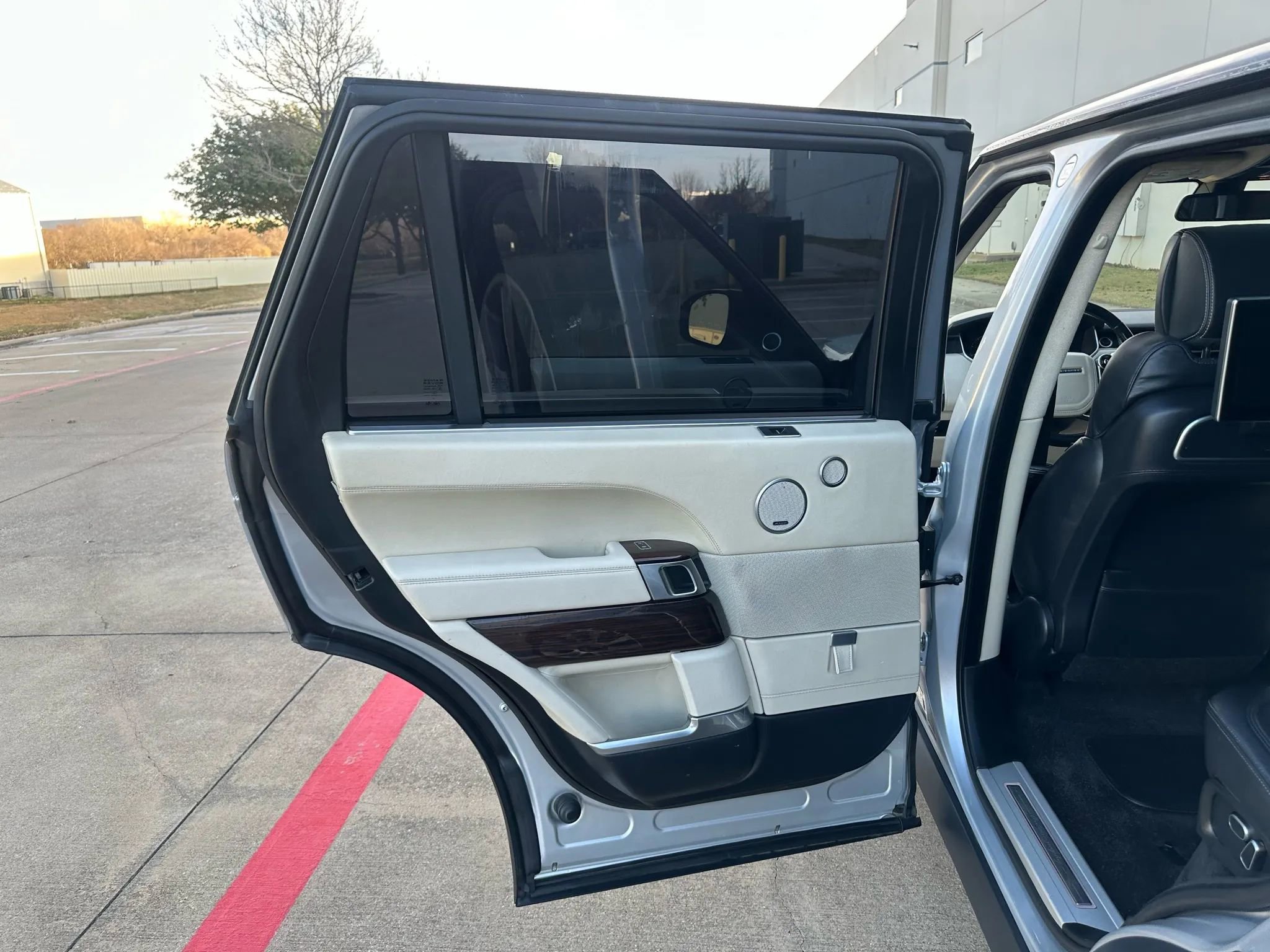 Used 2014 Land Rover Range Rover Long Wheelbase Autobiography image 19