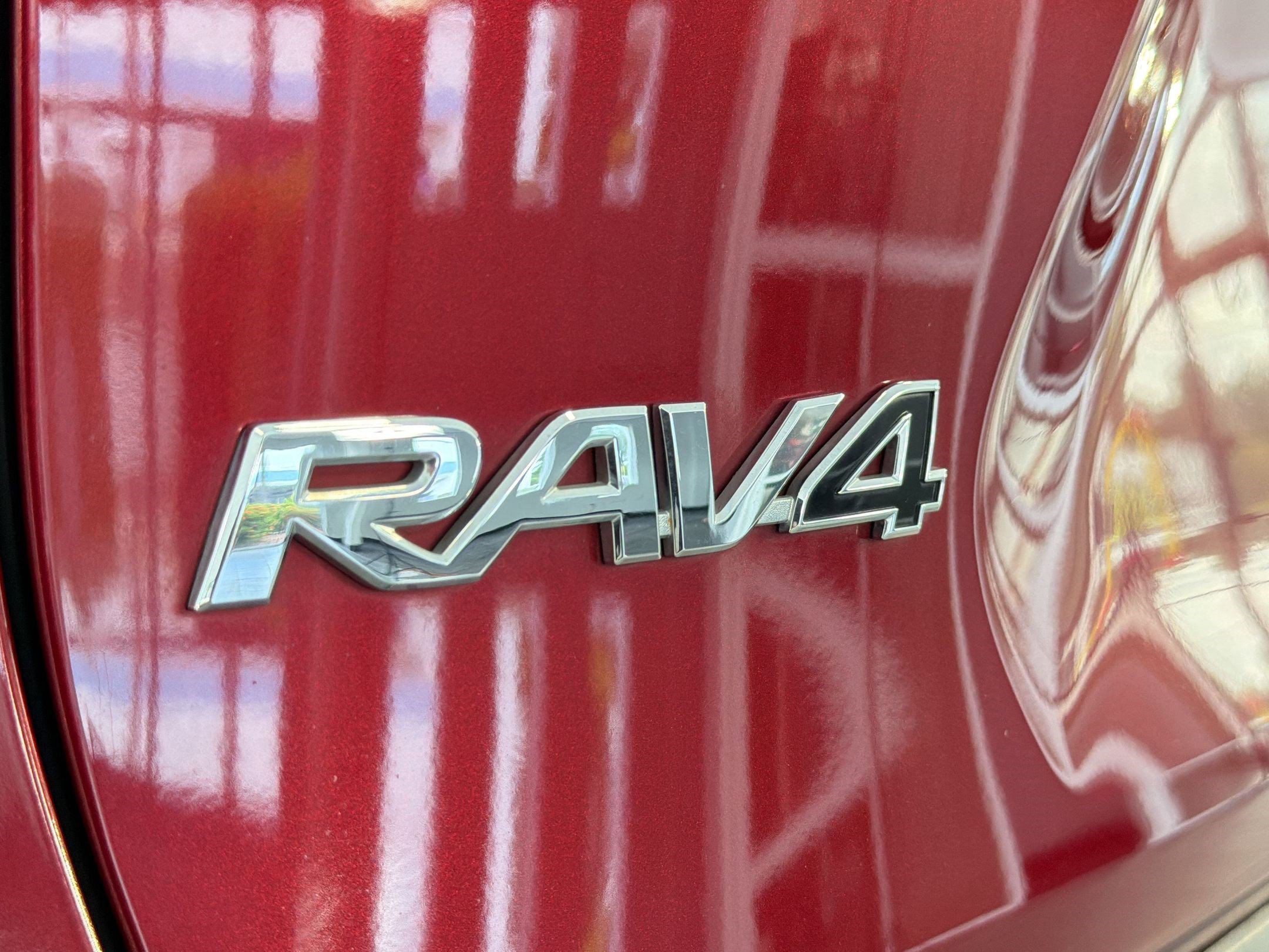 Used 2019 Toyota RAV4 XLE Premium FWD image 34