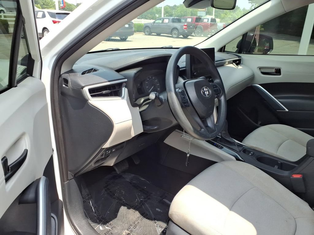Used 2024 Toyota Corolla Cross L FWD image 6