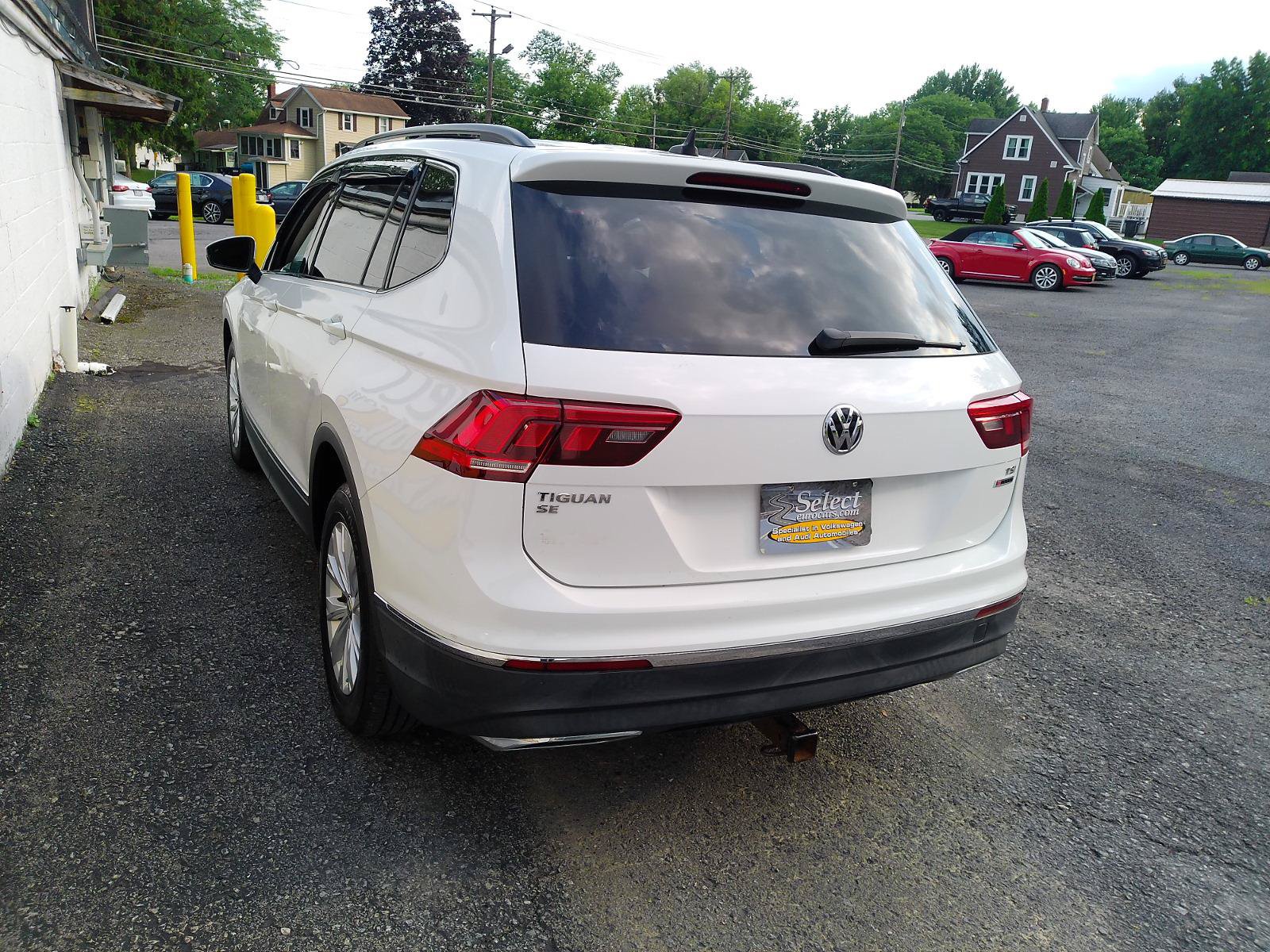 Used 2018 Volkswagen Tiguan SE w/ Panoramic Sunroof Package AWD/4WD image 3