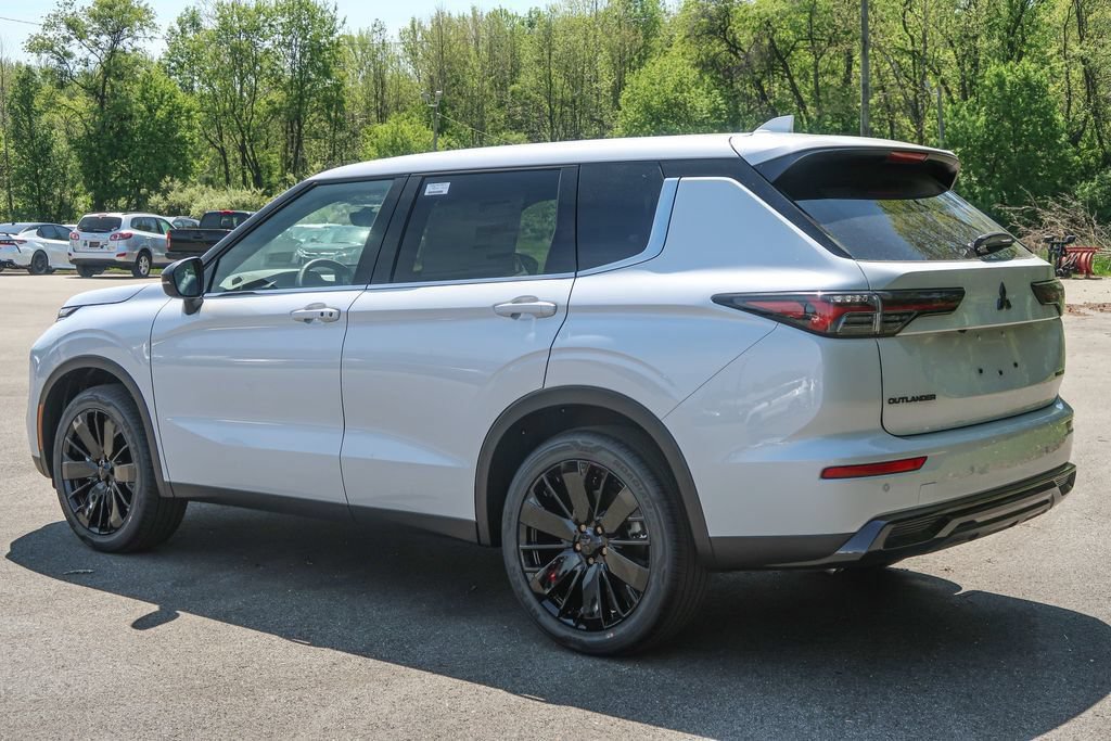 New 2026 Mitsubishi Outlander LE AWD/4WD image 14