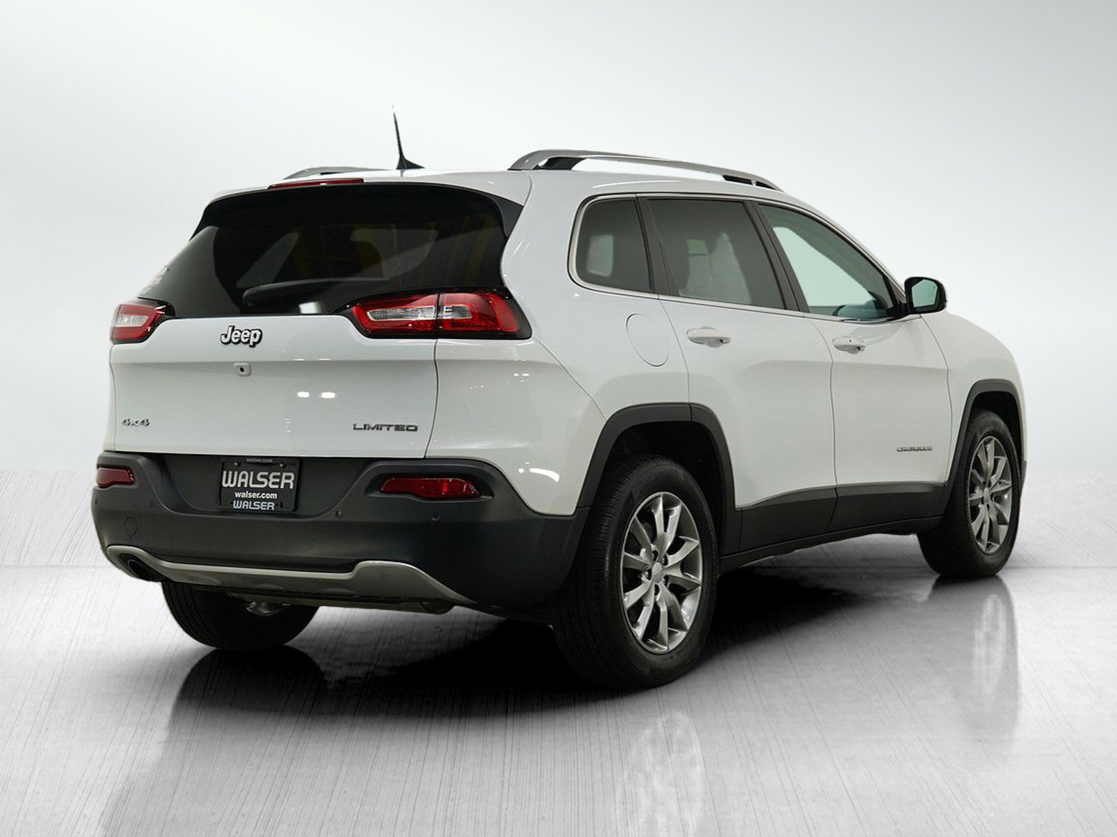 Used 2018 Jeep Cherokee Limited AWD/4WD image 6