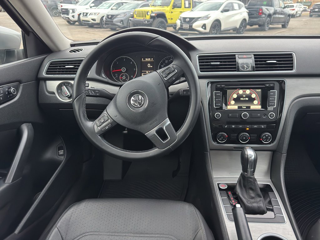 Used 2014 Volkswagen Passat TDI SE image 12