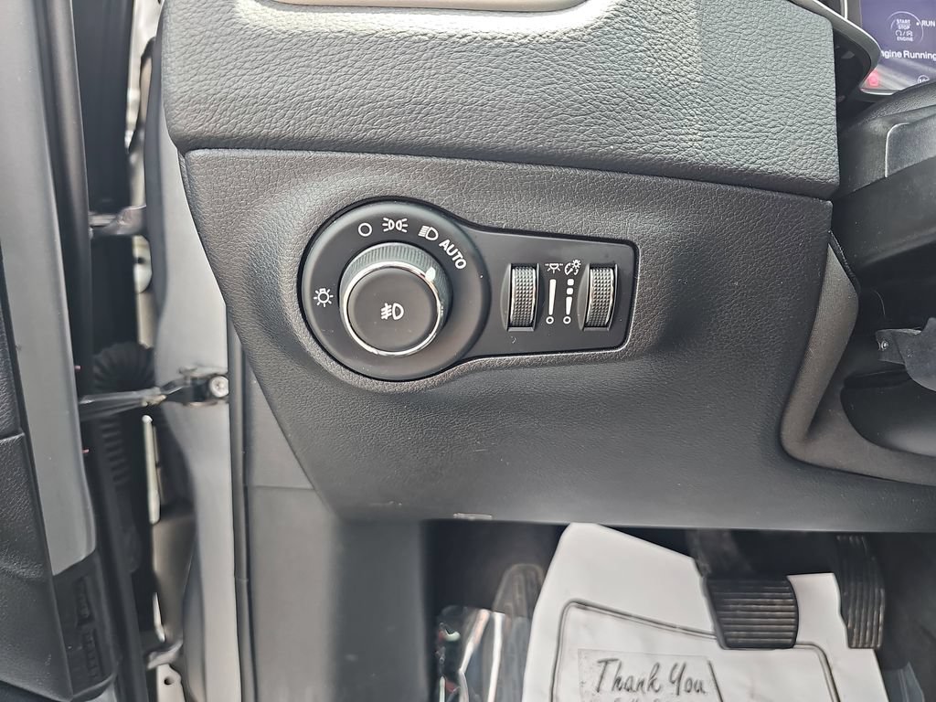 Used 2018 Jeep Compass Latitude w/ Trailer Tow Group AWD/4WD image 32