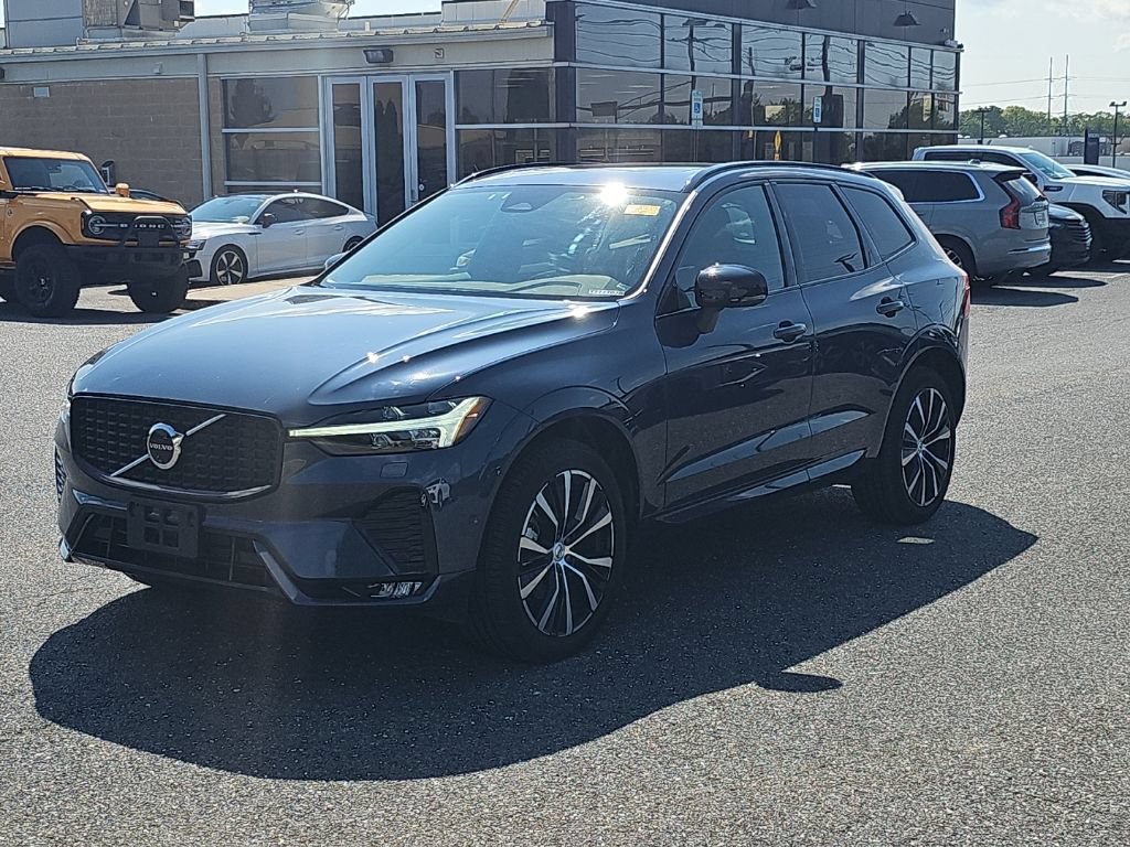 Used 2024 Volvo XC60 B5 Plus w/ Protection Package Premier AWD/4WD image 16