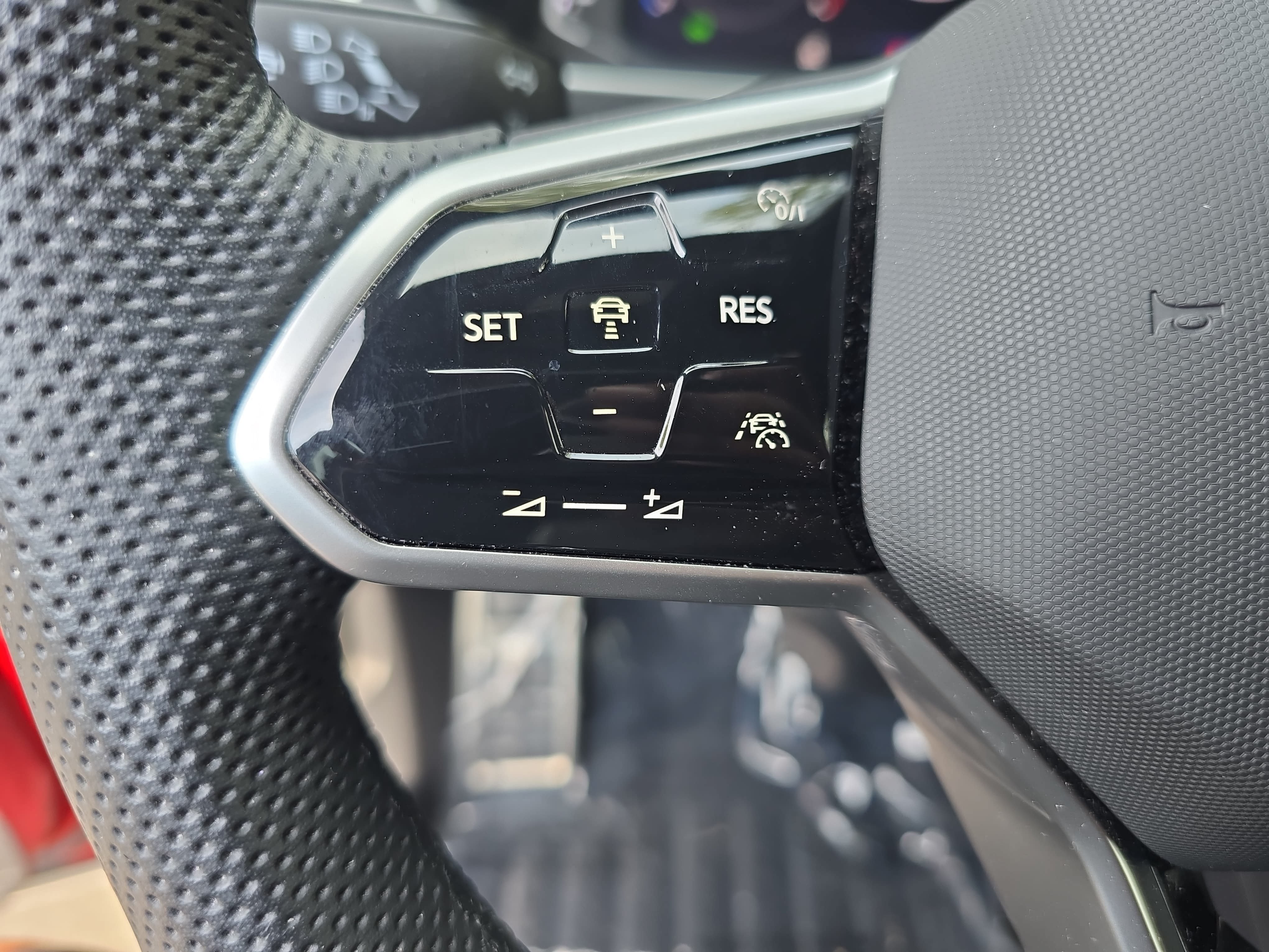 Certified 2024 Volkswagen Tiguan SEL R-Line AWD/4WD image 17