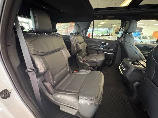 New 2026 Ford Expedition Platinum w/ Stealth Performance Package AWD/4WD image 32