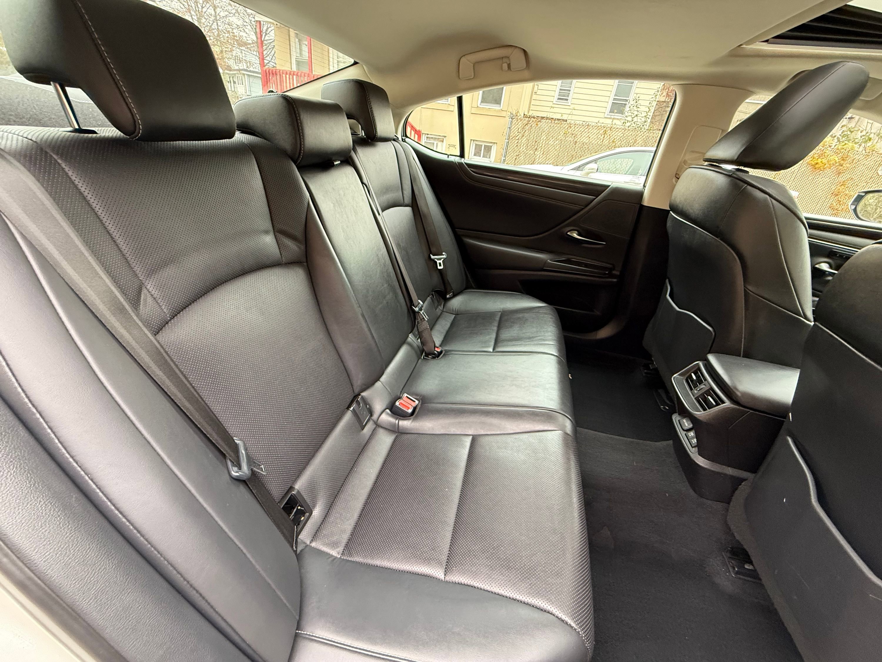 Used 2019 Lexus ES 350 w/ Premium Package image 27